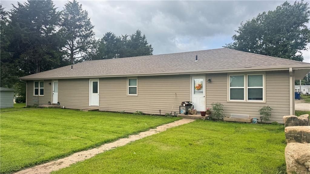 505 N Elmira Street, Highland, KS 66035 Main Photo