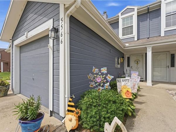 5566 NW Moonlight Meadow Drive, Lee's Summit, MO 64064