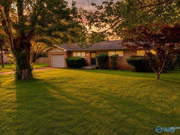 1706 Club View Drive NW, Huntsville, AL 35816