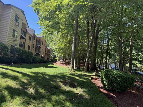 19 Country Club Drive, Unit 32, Manchester, NH 03102