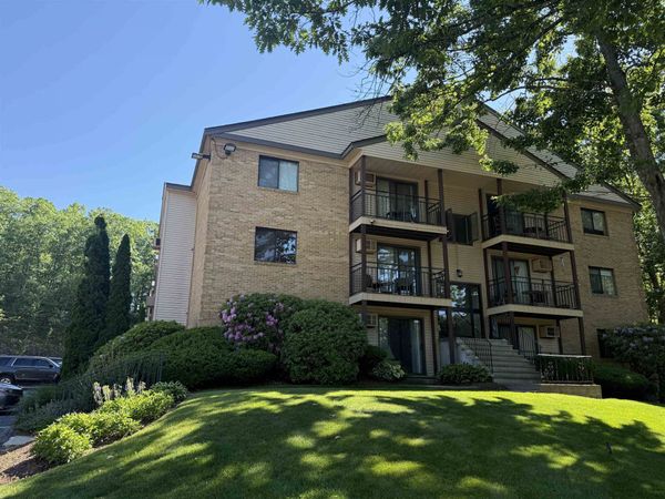 19 Country Club Drive, Unit 32, Manchester, NH 03102