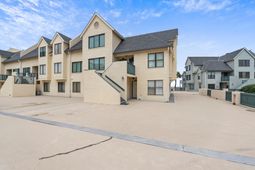624 Newhaven Court photo 4