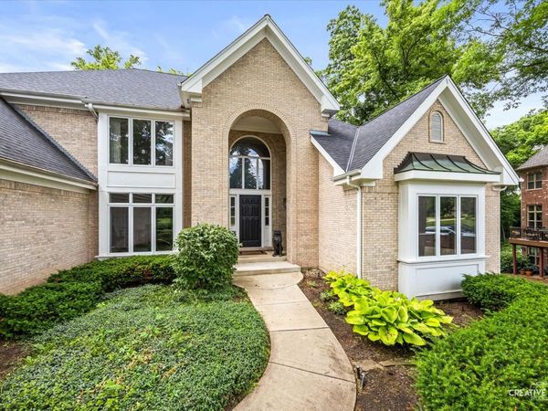 63 Muirfield Circle, Wheaton, IL 60189