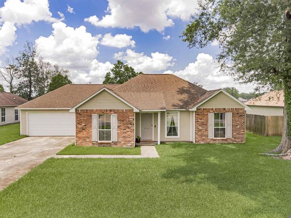 43314 N Henderson Ave, Prairieville, LA 70769