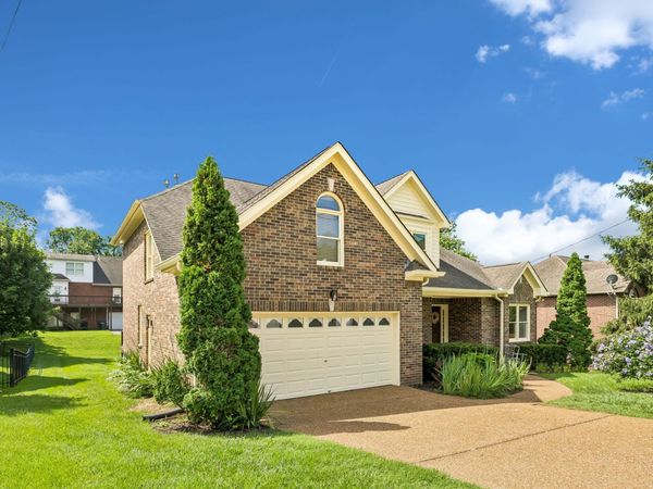 6916 Collinswood Dr, Nashville, TN 37221