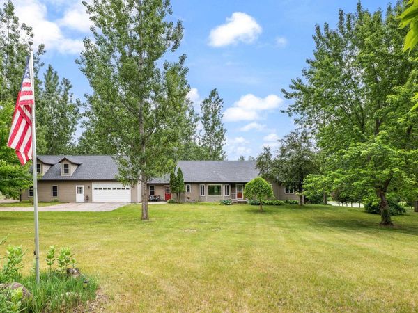 3075 W Grouse Road, Pardeeville, WI 53954