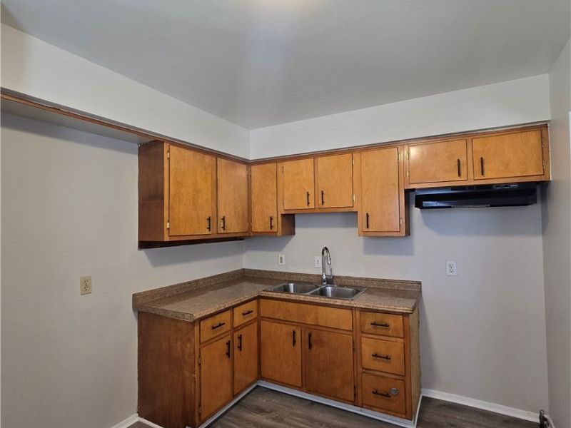 16811 Priebe Avenue, Cleveland, OH 44128 Photo 13