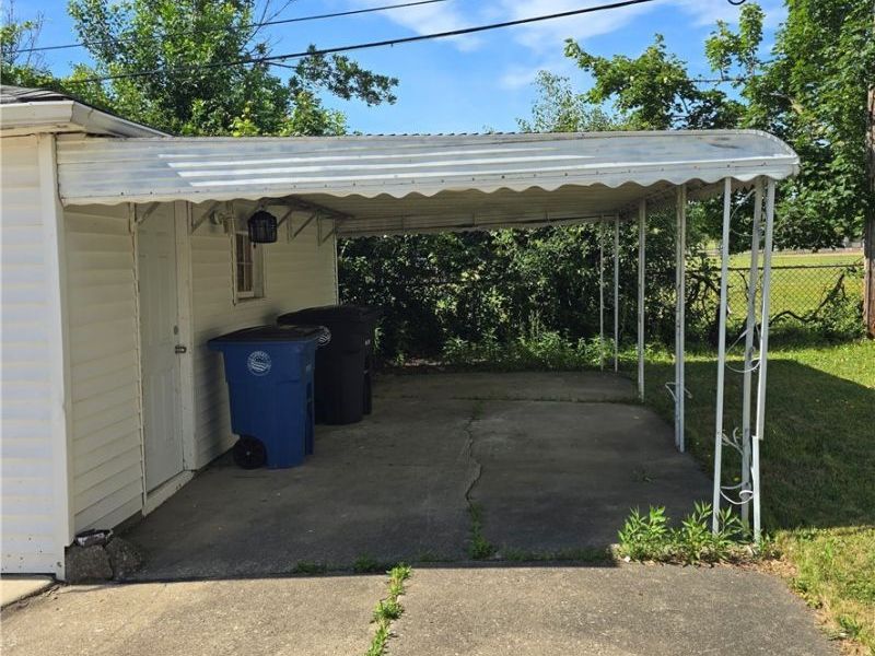 16811 Priebe Avenue, Cleveland, OH 44128 Photo 5
