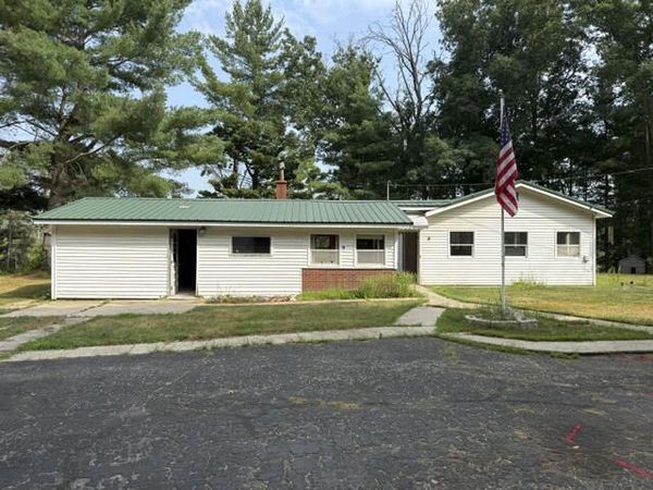 3105 N Evergreen Drive, White Cloud, MI 49349
