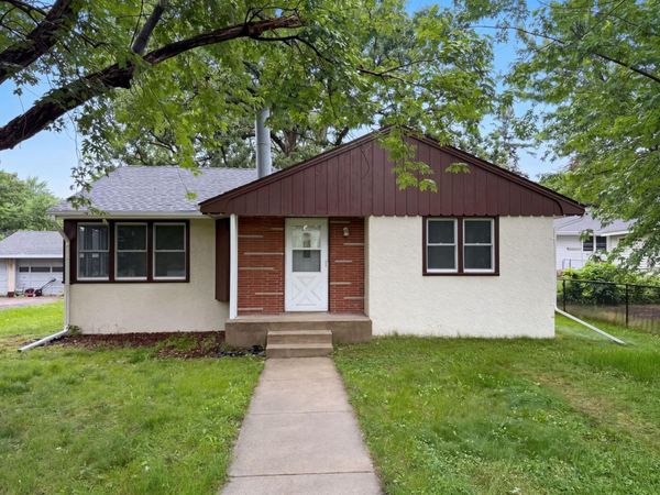 1587 Hudson Road , Saint Paul, MN 55106