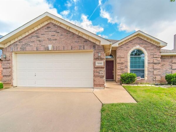 8249 Fall Crest Drive, Fort Worth, TX 76053