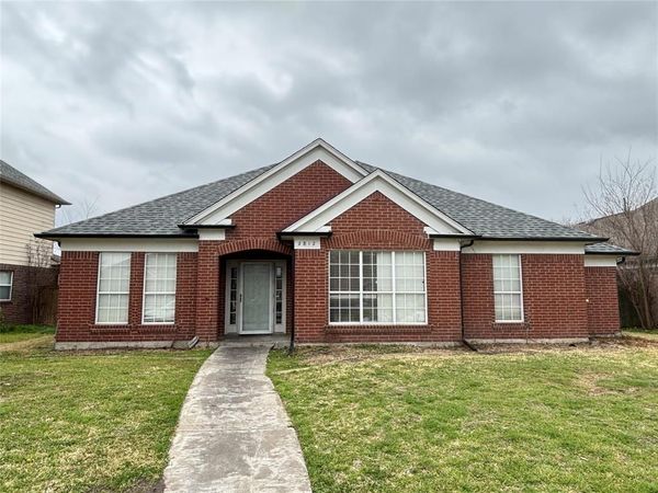 2812 Clearmeadow Drive, Mesquite, TX 75181