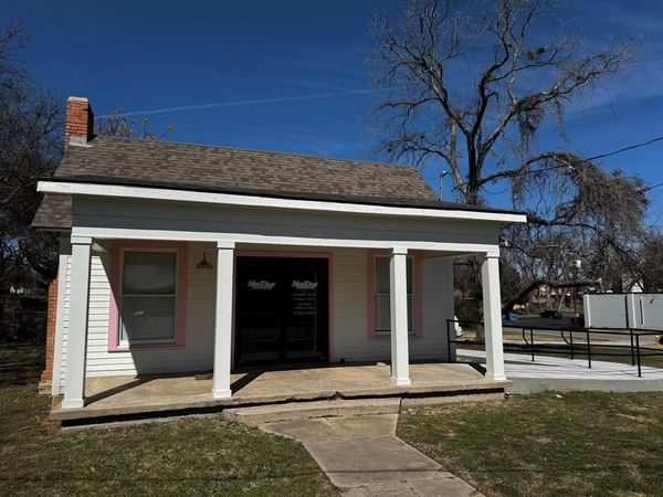 647 W W Washington Street , Stephenville, TX 76401