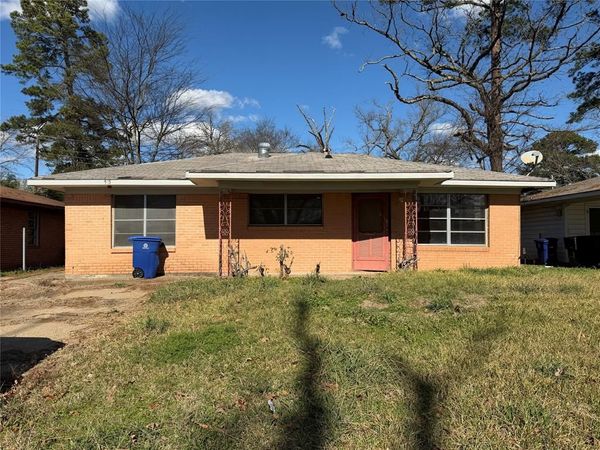 915 Pine Tree Drive , Shreveport, LA 71106