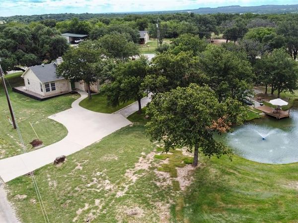 365 Cimmarron Trail, Runaway Bay, TX 76426
