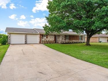 211 Cindy Ann Street , Lorena, TX 76655