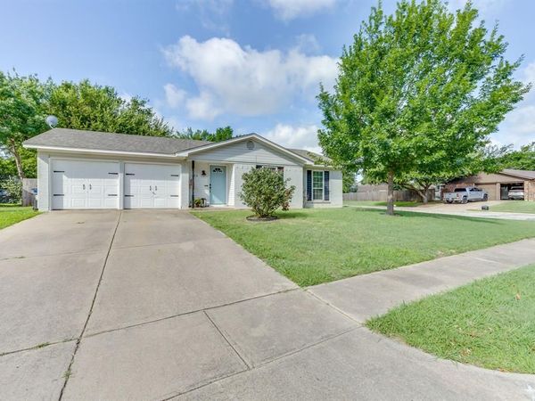 433 Linda Drive, Burleson, TX 76028