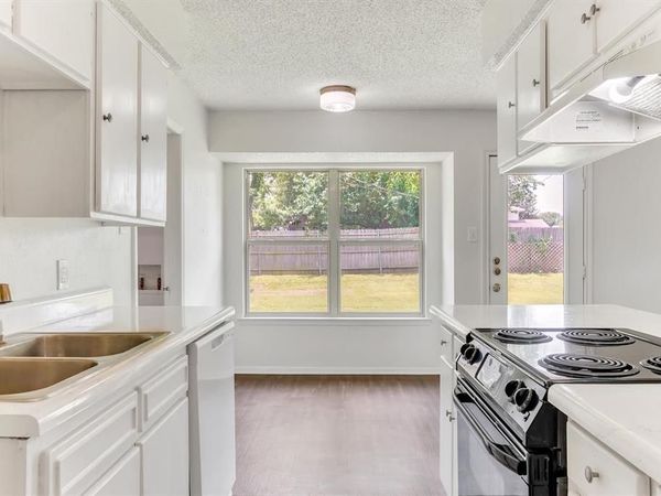 6208 Kary Lynn Drive S, Watauga, TX 76148