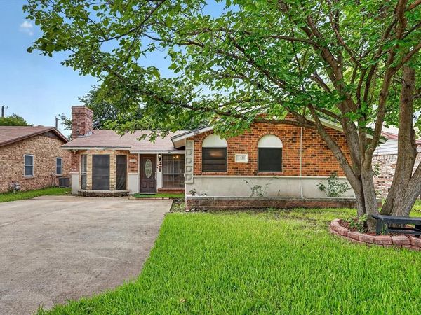 2422 Lakeshore Drive , Grand Prairie, TX 75051