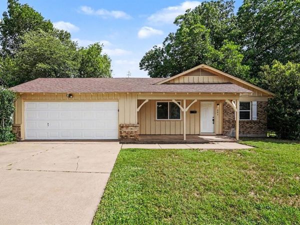 809 E Bovell Street, Crowley, TX 76036