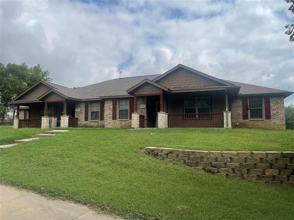 896 W 1st Street, Maypearl, TX 76064