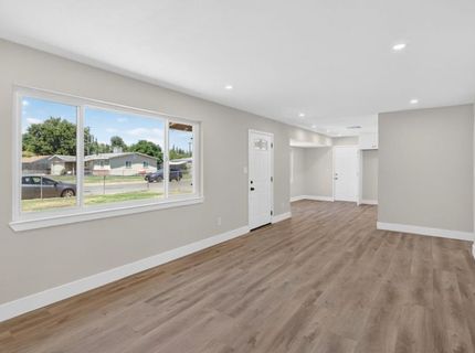 8212 Bruns Way, Sacramento, CA 95828 Photo
