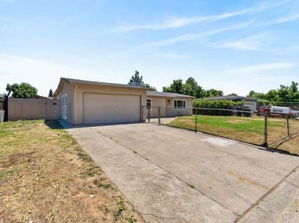8212 Bruns Way, Sacramento, CA 95828 Photo