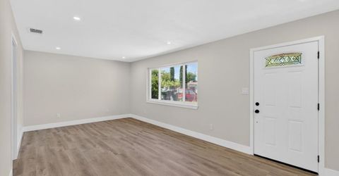 8212 Bruns Way, Sacramento, CA 95828 Photo