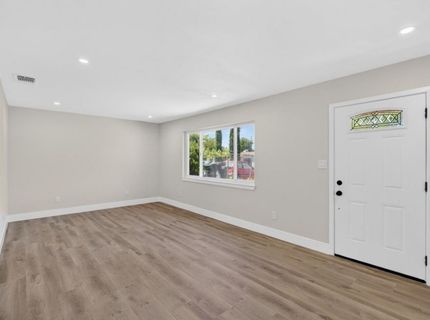 8212 Bruns Way, Sacramento, CA 95828 Photo