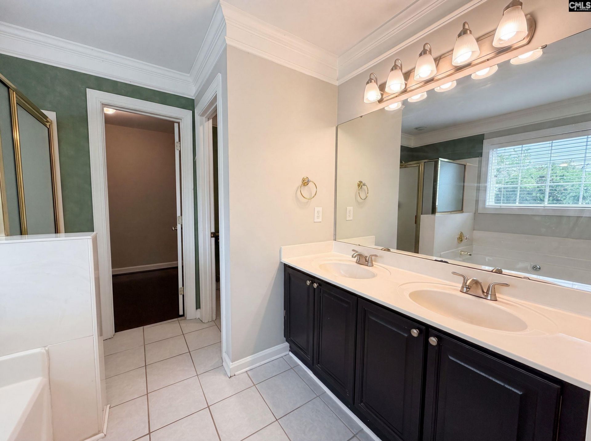 301 Brickingham Way  Photo 14