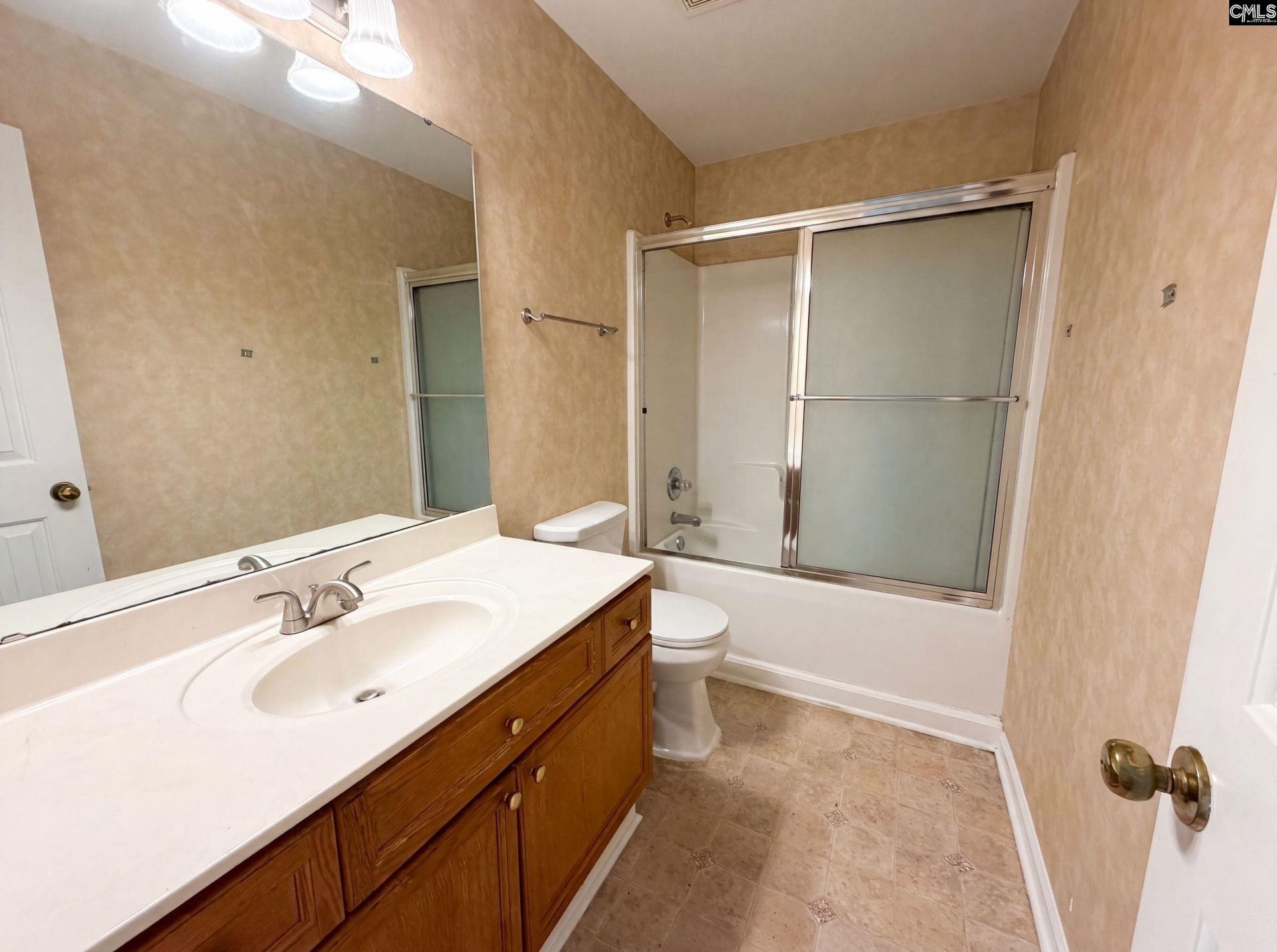 301 Brickingham Way  Photo 6