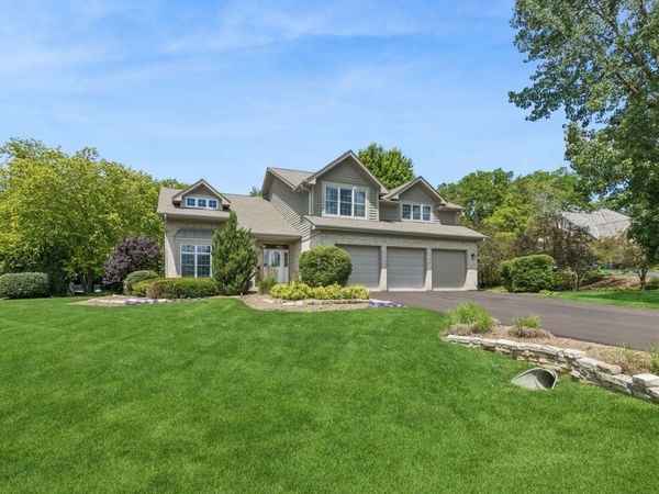 21 Seneca Avenue W, Hawthorn Woods, IL 60047