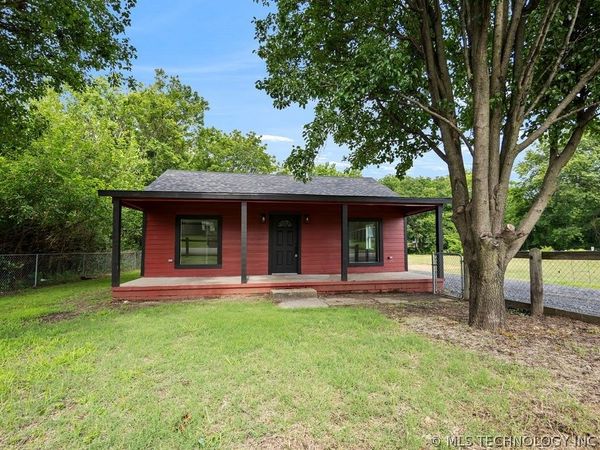 1011 N State Street , Wagoner, OK 74467
