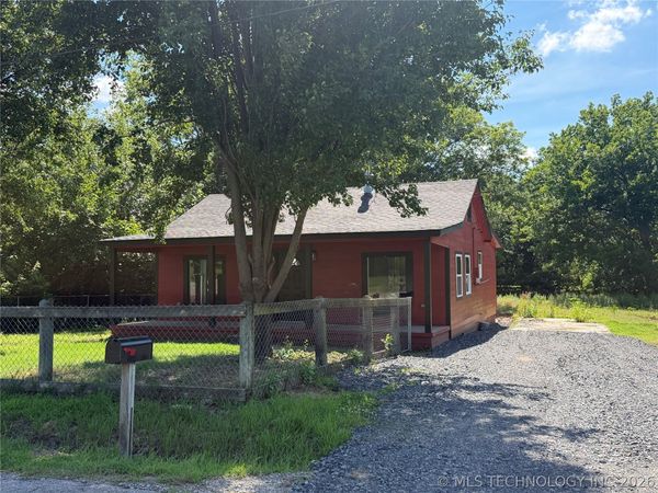 1011 N State Street , Wagoner, OK 74467