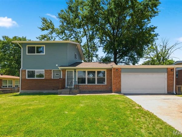 8906 Seneca Avenue , Overland, MO 63114