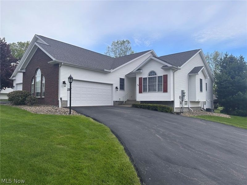 220 Cranberry Court, Warren, OH 44483 Photo 1