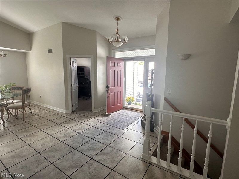 220 Cranberry Court, Warren, OH 44483 Photo 2