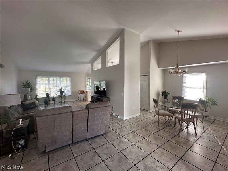 220 Cranberry Court, Warren, OH 44483 Photo 3