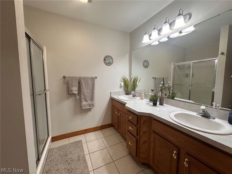 220 Cranberry Court, Warren, OH 44483 Photo 8