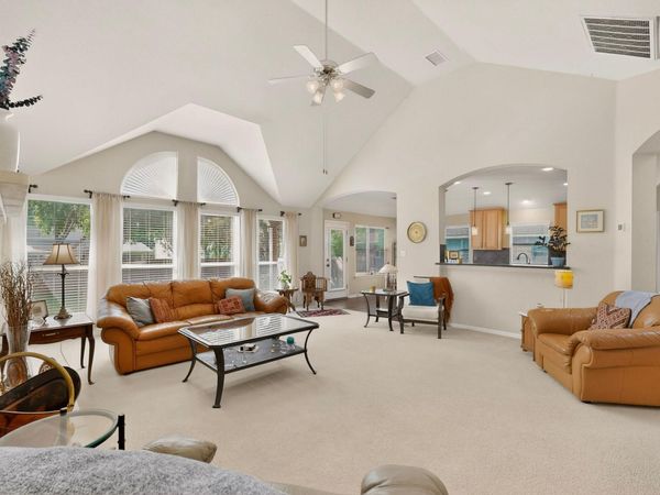 905 Victoria Ridge DR, Pflugerville, TX 78660