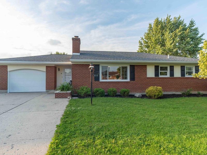 822 Barbara Lane, Wapakoneta, OH 45895 Photo 2