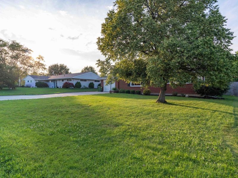 822 Barbara Lane, Wapakoneta, OH 45895 Photo 3