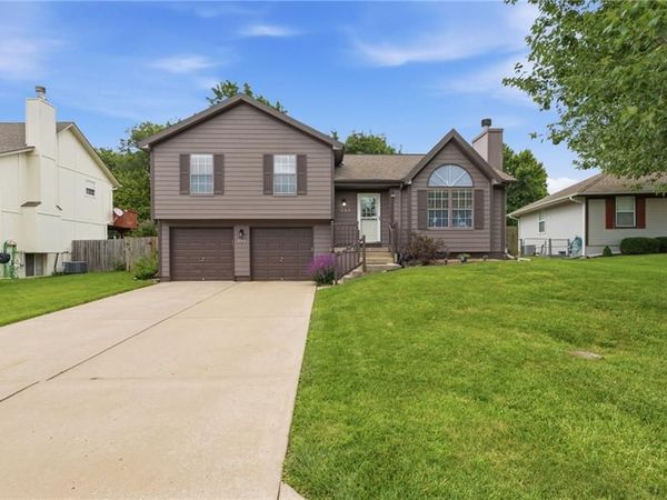 205 Apple Valley Parkway, Belton, MO 64012