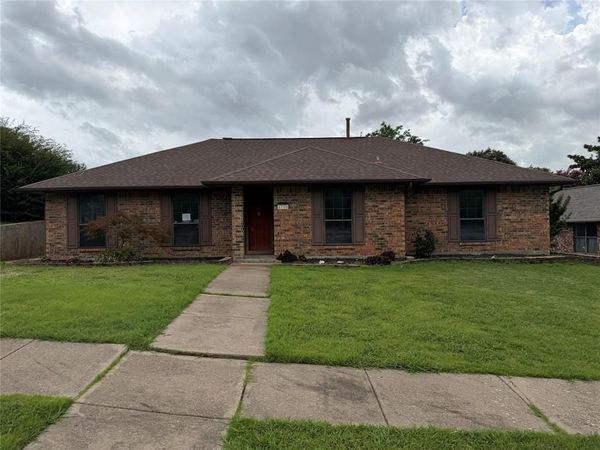 1716 Rosemeade Circle, Carrollton, TX 75007