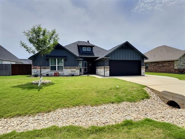 4015 Gallivant Drive , Granbury, TX 76049