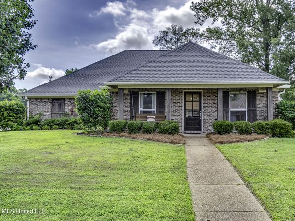 128 W Pinebrook Drive, Brandon, MS 39047