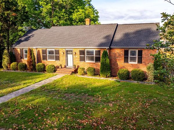 17 2nd Street, KILMARNOCK, VA 22482
