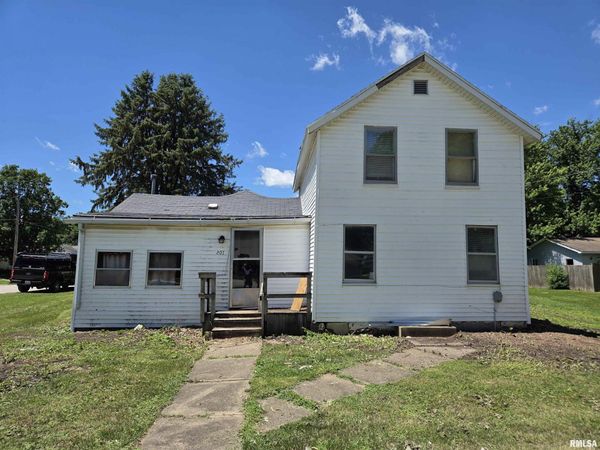 201 N DEPOT Street, Altona, IL 61414