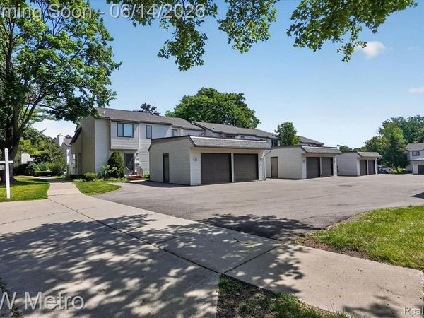 1420 Roxburgh Avenue, East Lansing, MI 48823