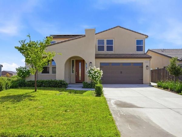 3335 Las Rosas Avenue, Clovis, CA 93619